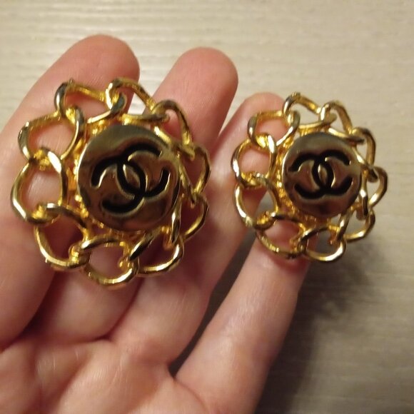 Chanel LARGE Vintage Clip On Earrings - Picture 11 of 15